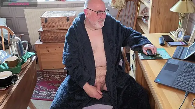 Adamdaddybear online show from 30, 4, 2026
