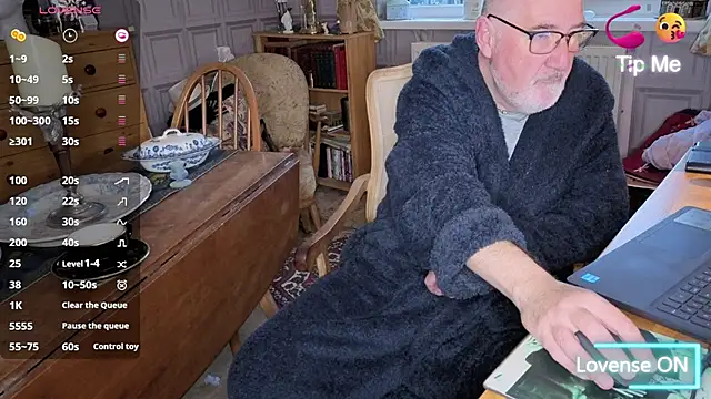 Adamdaddybear online show from 29, 10, 2025