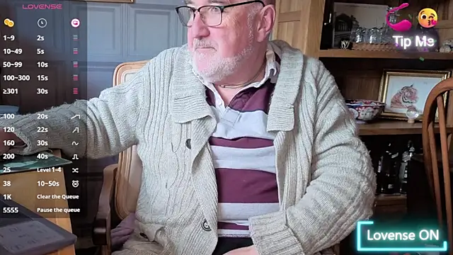 Adamdaddybear online show from 25, 10, 2025