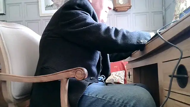 Adamdaddybear online show from 28, 2, 2025