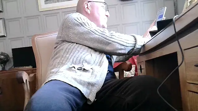 Adamdaddybear online show from 2, 3, 2025