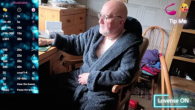 Adamdaddybear online show from 8, 10, 2025