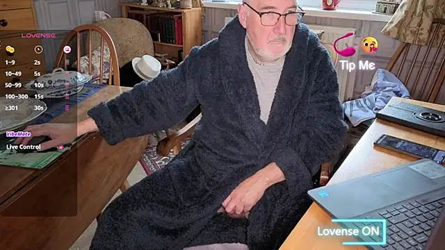 Adamdaddybear online show from 15, 11, 2025