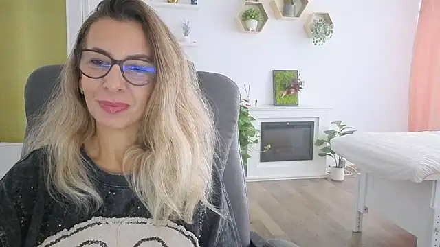 SukyGirl online show from 24, 9, 2025