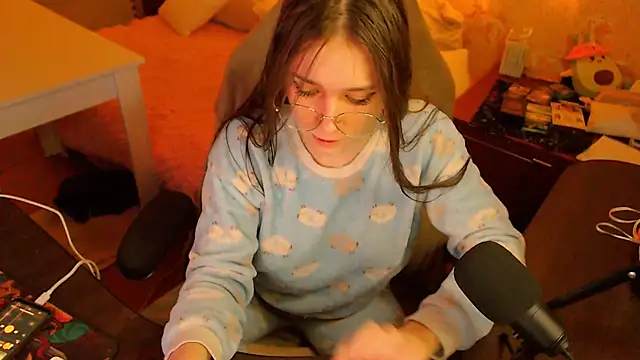 Snapshot of fluffy_kitty_ chatting on 9, 1, 2026 fluffy kitty online show from 9, 1, 2026