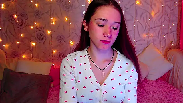 Snapshot of fluffy_kitty_ chatting on 7, 10, 2025 fluffy kitty online show from 7, 10, 2025