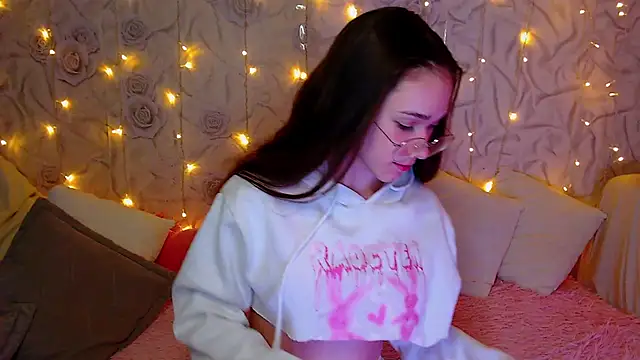 Snapshot of fluffy_kitty_ chatting on 17, 10, 2025 fluffy kitty online show from 17, 10, 2025