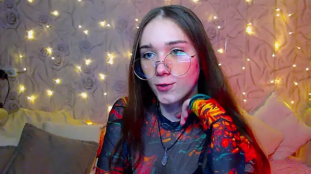 Snapshot of fluffy_kitty_ chatting on 8, 10, 2025 fluffy kitty online show from 8, 10, 2025