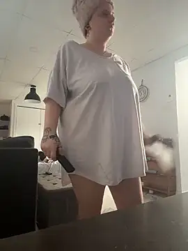 Sweetleeahxx online show from 8, 3, 2026