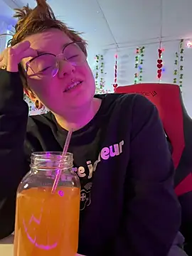 Sweetleeahxx online show from 8, 2, 2026