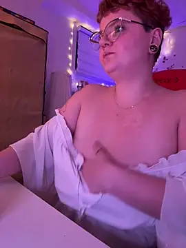 Sweetleeahxx online show from 18, 12, 2025