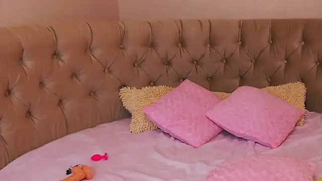 evelonel online show from 8, 4, 2026