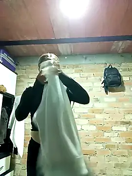 Snapshot of Sara_Brownx chatting on 8, 4, 2026 Sara Brownx online show from 8, 4, 2026