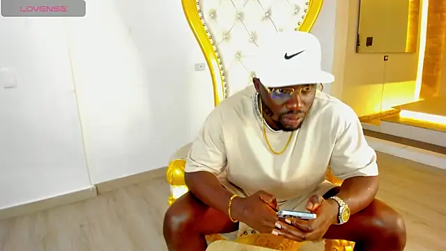 Snapshot of Latrellx7 chatting on 18, 2, 2025 Latrellx7 online show from 18, 2, 2025