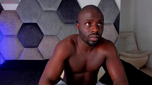 Latrellx7 online show from 13, 4, 2026