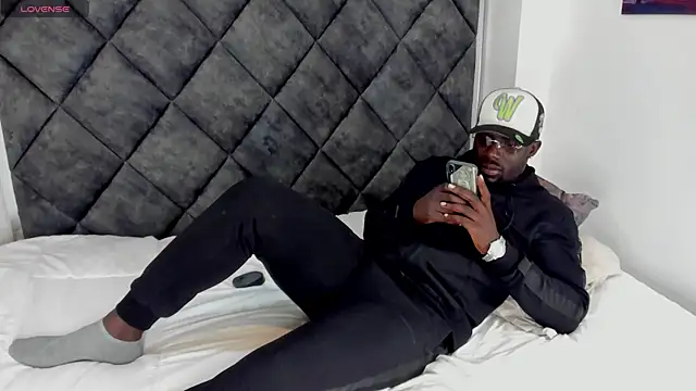 Snapshot of Latrellx7 chatting on 12, 9, 2025 Latrellx7 online show from 12, 9, 2025