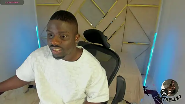 Snapshot of Latrellx7 chatting on 30, 11, 2025 Latrellx7 online show from 30, 11, 2025