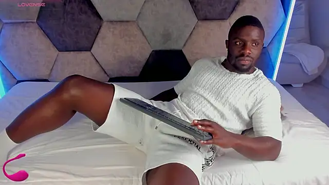 Latrellx7 online show from 16, 2, 2026