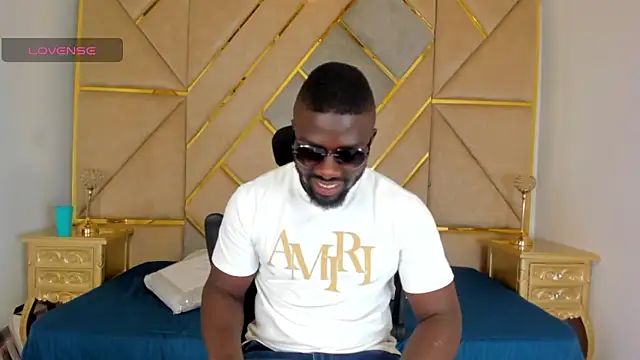 Snapshot of Latrellx7 chatting on 27, 10, 2025 Latrellx7 online show from 27, 10, 2025