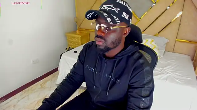 Snapshot of Latrellx7 chatting on 31, 10, 2025 Latrellx7 online show from 31, 10, 2025