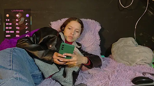 Snapshot of sweetdam12 chatting on 17, 9, 2025 sweetdam12 online show from 17, 9, 2025