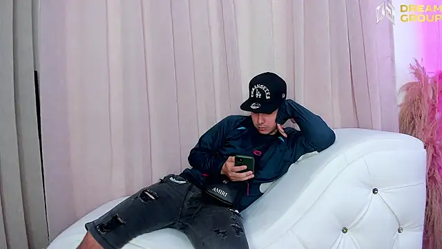 Yourslust  online show from 7, 4, 2026