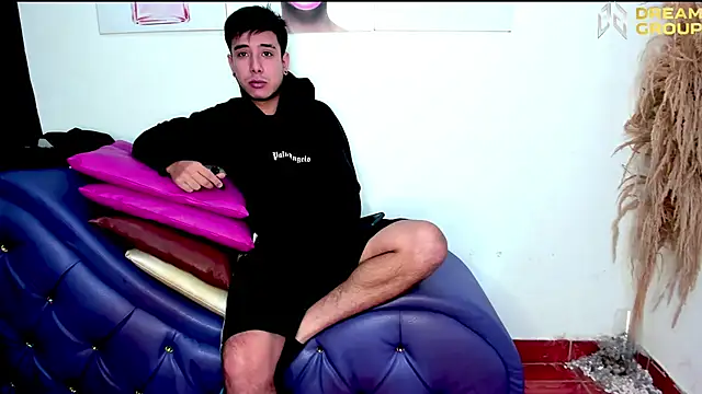 Yourslust  online show from 23, 9, 2025