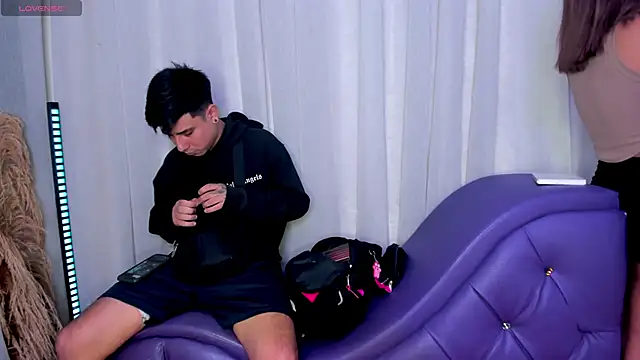 Yourslust  online show from 7, 11, 2025