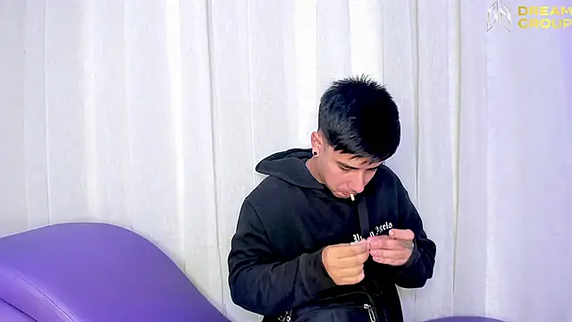 Yourslust  online show from 2, 11, 2025