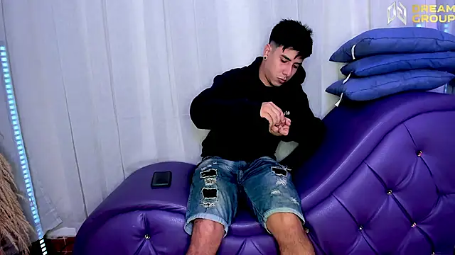 Yourslust  online show from 31, 10, 2025