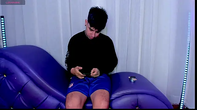 Yourslust  online show from 15, 11, 2025