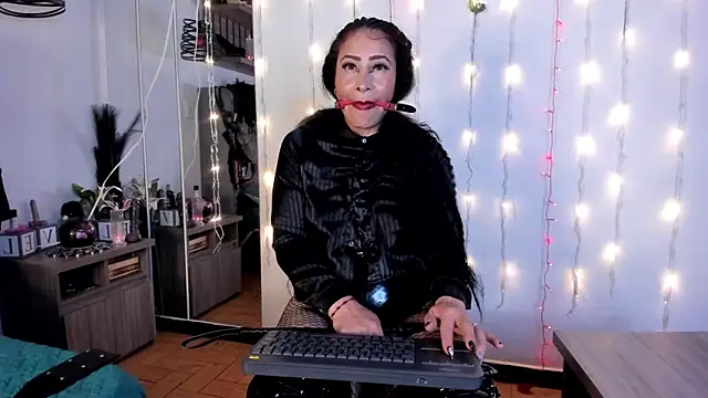 Snapshot of Molenna_queenn chatting on 11, 2, 2025 Molenna queenn online show from 11, 2, 2025