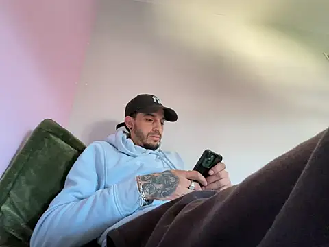 Snapshot of Rebeu313 chatting on 1, 3, 2026 Rebeu313 online show from 1, 3, 2026