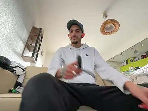 Rebeu313 online show from 14, 2, 2025