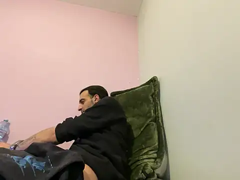 Snapshot of Rebeu313 chatting on 8, 2, 2026 Rebeu313 online show from 8, 2, 2026