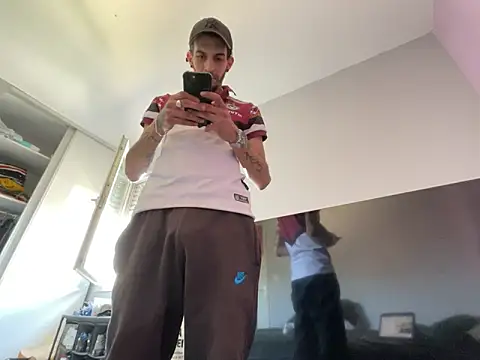 Snapshot of Rebeu313 chatting on 26, 2, 2026 Rebeu313 online show from 26, 2, 2026