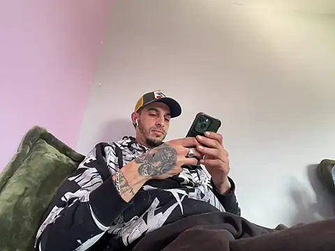 Snapshot of Rebeu313 chatting on 20, 2, 2026 Rebeu313 online show from 20, 2, 2026