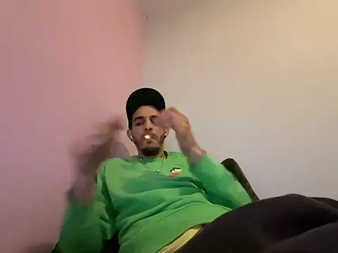 Snapshot of Rebeu313 chatting on 22, 2, 2026 Rebeu313 online show from 22, 2, 2026