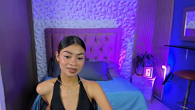 Snapshot of Perla_prg chatting on 28, 10, 2025 Perla prg online show from 28, 10, 2025