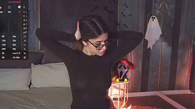 Snapshot of Sara_Lewiis chatting on 28, 10, 2025 Sara Lewiis online show from 28, 10, 2025