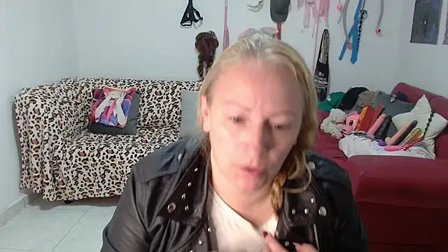 emperabigbootybigass online show from 10, 4, 2026