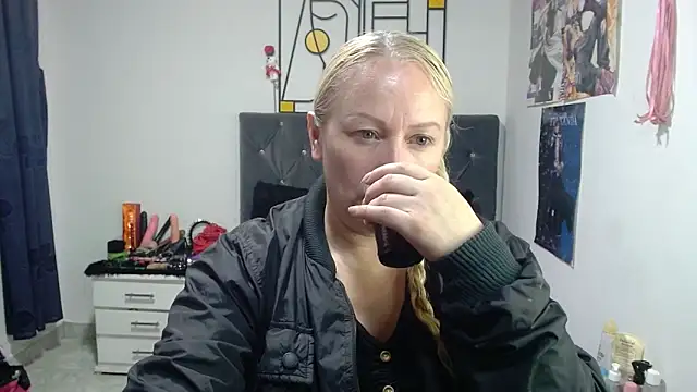 emperabigbootybigass online show from 27, 5, 2026