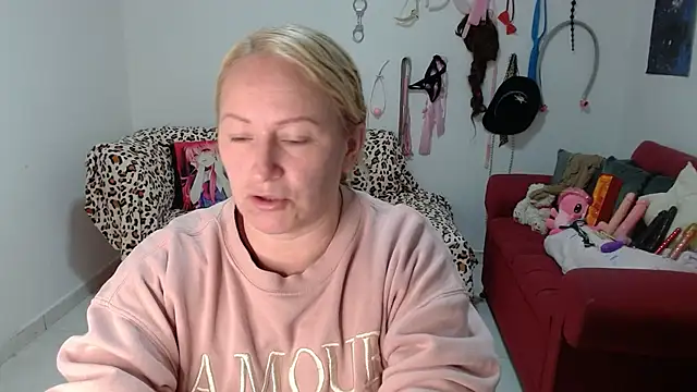 emperabigbootybigass online show from 6, 4, 2026