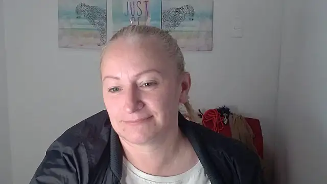 emperabigbootybigass online show from 17, 4, 2026