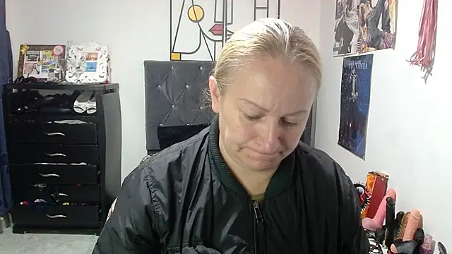 emperabigbootybigass online show from 6, 5, 2026