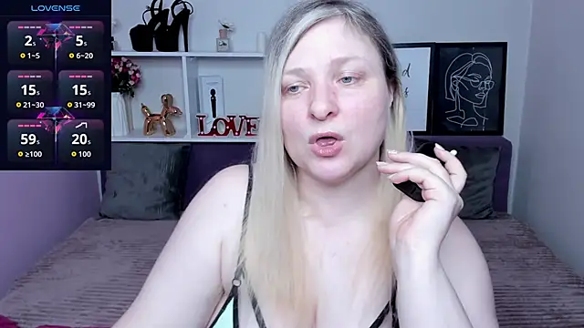 AnnaXCherri online show from 1, 12, 2025