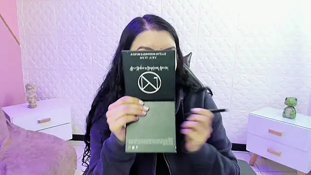 Snapshot of Violetaa_diazz chatting on 7, 11, 2025 Violetaa diazz online show from 7, 11, 2025