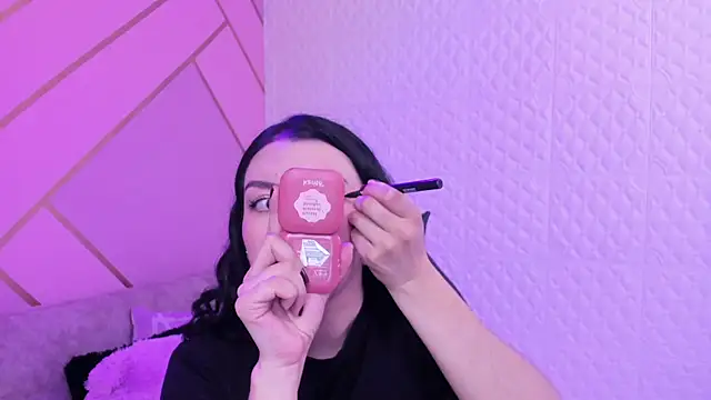 Snapshot of Violetaa_diazz chatting on 8, 10, 2025 Violetaa diazz online show from 8, 10, 2025