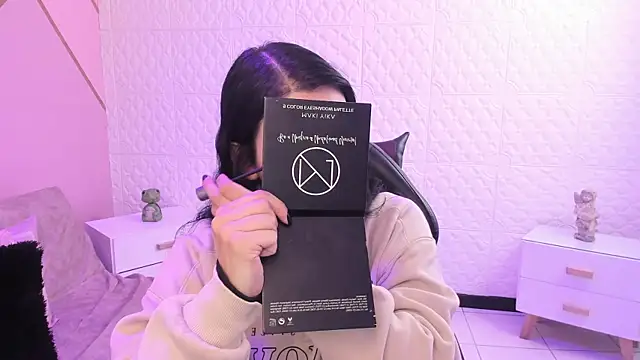 Snapshot of Violetaa_diazz chatting on 24, 11, 2025 Violetaa diazz online show from 24, 11, 2025