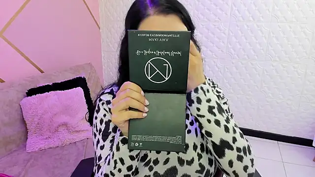 Snapshot of Violetaa_diazz chatting on 6, 11, 2025 Violetaa diazz online show from 6, 11, 2025